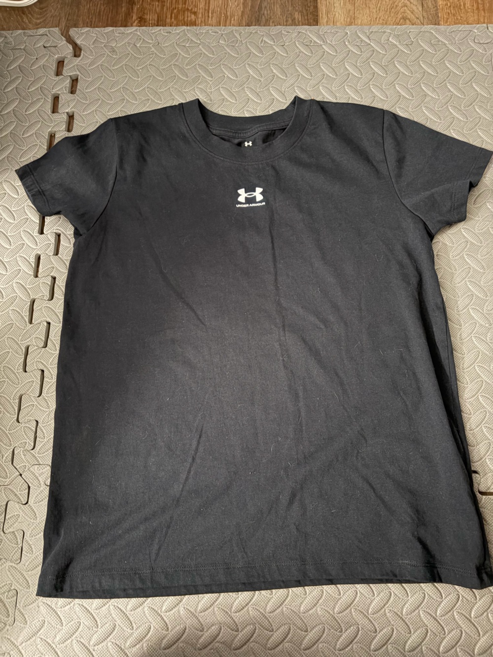 Women’s under Armour black T-shirt small